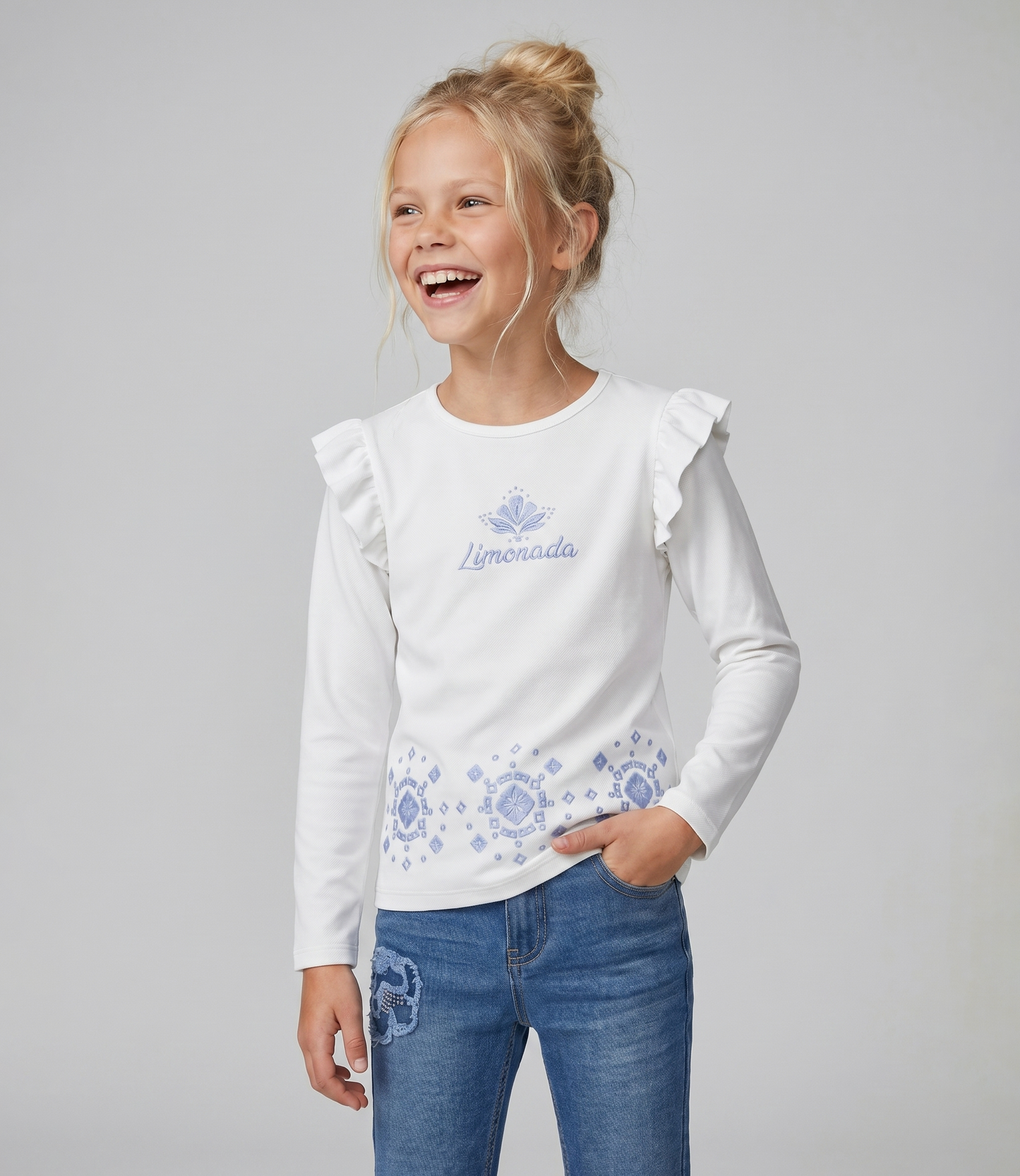 Polera niña acanalada con bordado