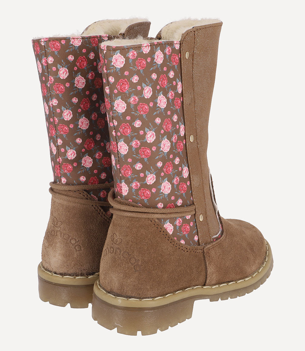 Bota bebé con flores